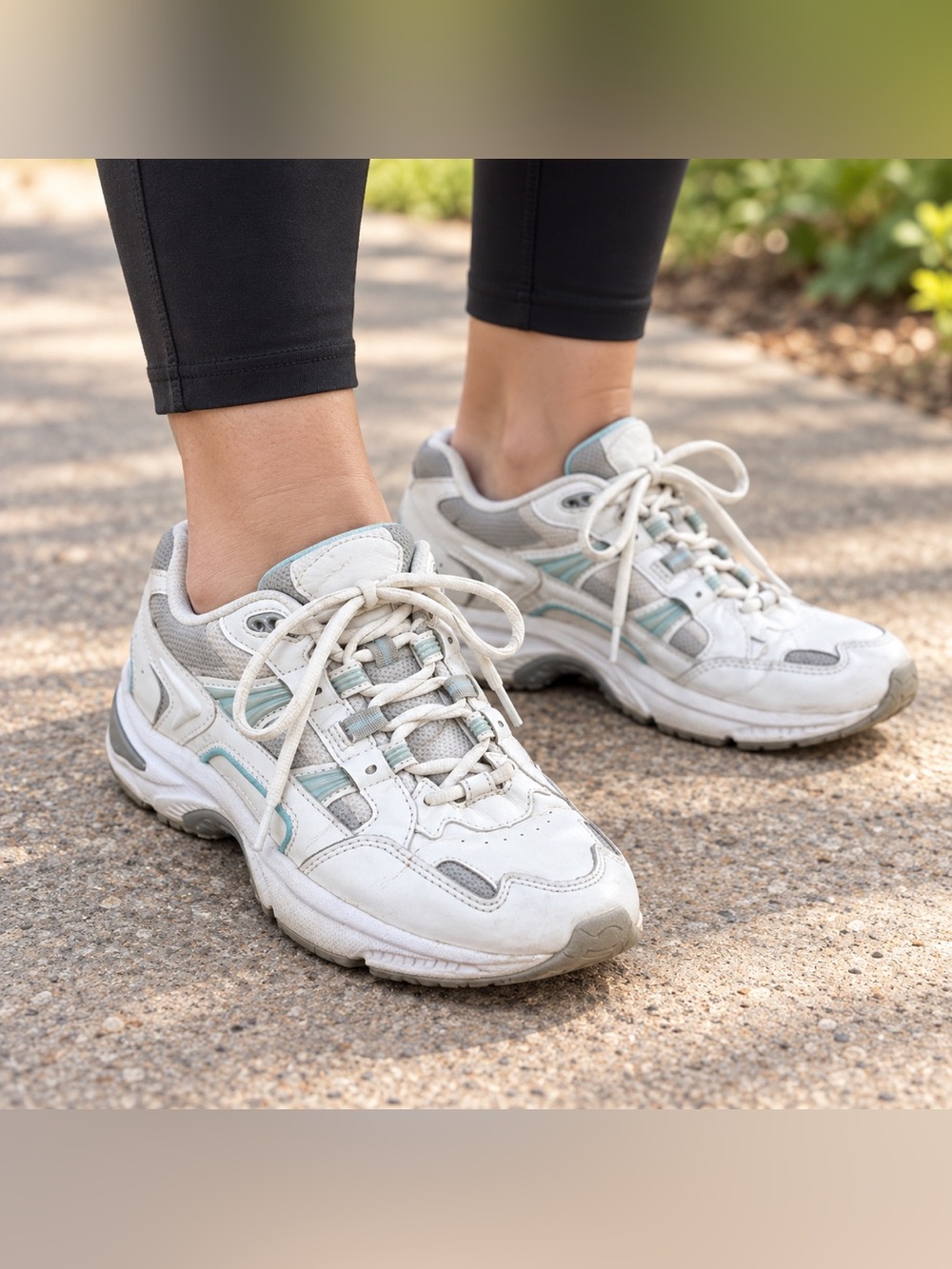 Vionic Walker Women’s Size 8 White Gray Aqua Leather Walking Shoes Sneakers